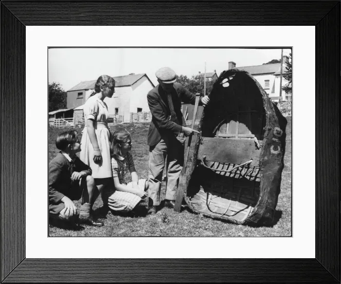 Framed Print : Coracle Fisherman Framed Print : Coracle Fisherman