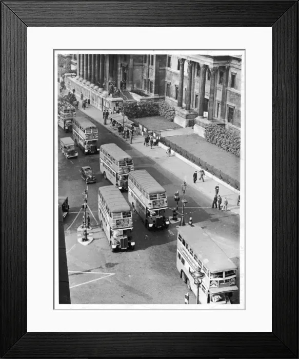 Framed Print : Buses in Trafalgar Square, London Framed Print : Buses in Trafalgar Square, London