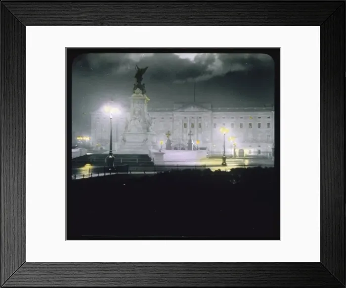 Framed Print : Buckingham Palace / Lanter Framed Print : Buckingham Palace / Lanter