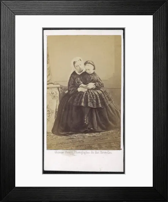 Framed Print : Victoria with Beatrice