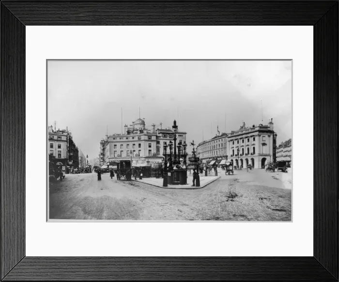 Framed Print : London / Piccadilly Circus Framed Print : London / Piccadilly Circus