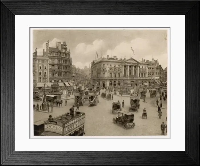 Framed Print : London / Piccadilly Circus Framed Print : London / Piccadilly Circus