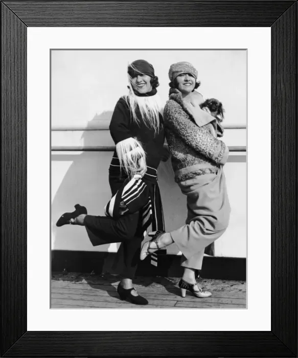 Framed Print : Dolly Sisters arrive in New York Framed Print : Dolly Sisters arrive in New York