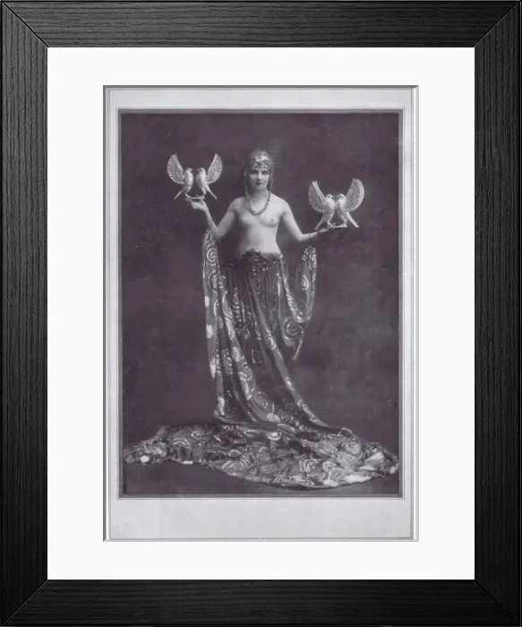 Framed Print : Un Soir de Folie at the Folies Bergere Framed Print : Un Soir de Folie at the Folies Bergere