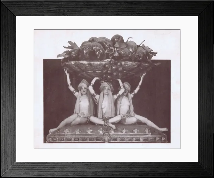 Framed Print : En Pleine Folie at the Folies Bergere Framed Print : En Pleine Folie at the Folies Bergere