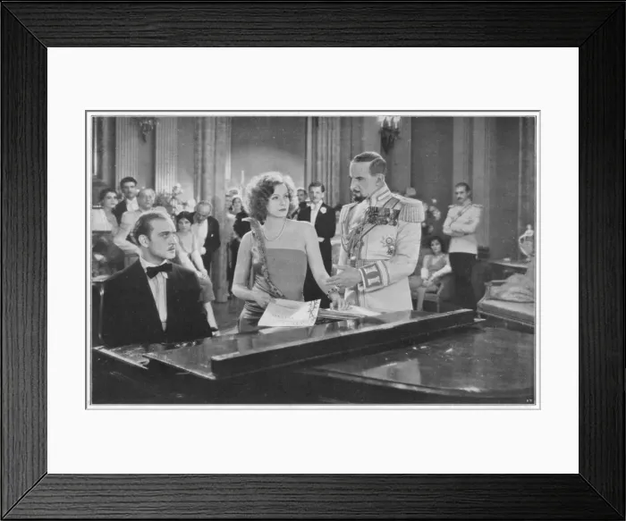 Framed Print : Greta Garbo Framed Print : Greta Garbo