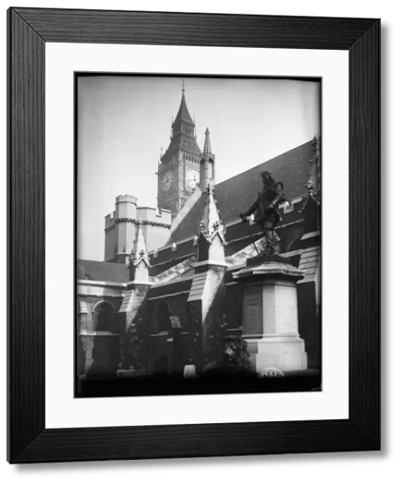 Framed Print : Cromwell Statue London Framed Print : Cromwell Statue London