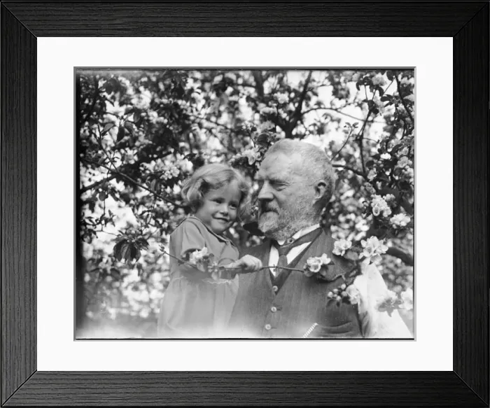 Framed Print : Grandpa & Granddaughter Framed Print : Grandpa & Granddaughter
