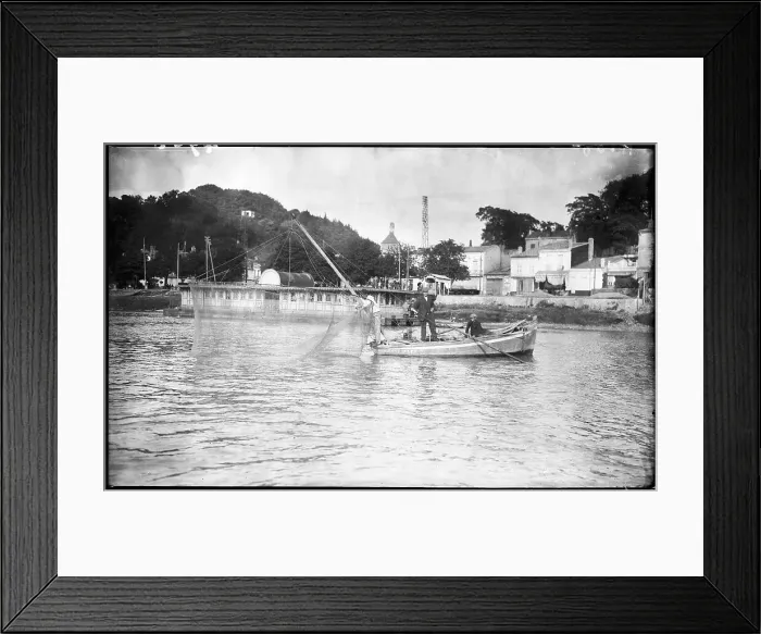 Framed Print : Bordeaux Net Fishing Framed Print : Bordeaux Net Fishing