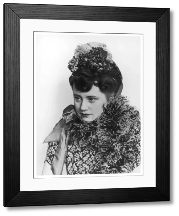 Framed Print : VICTORIAN HAT Framed Print : VICTORIAN HAT
