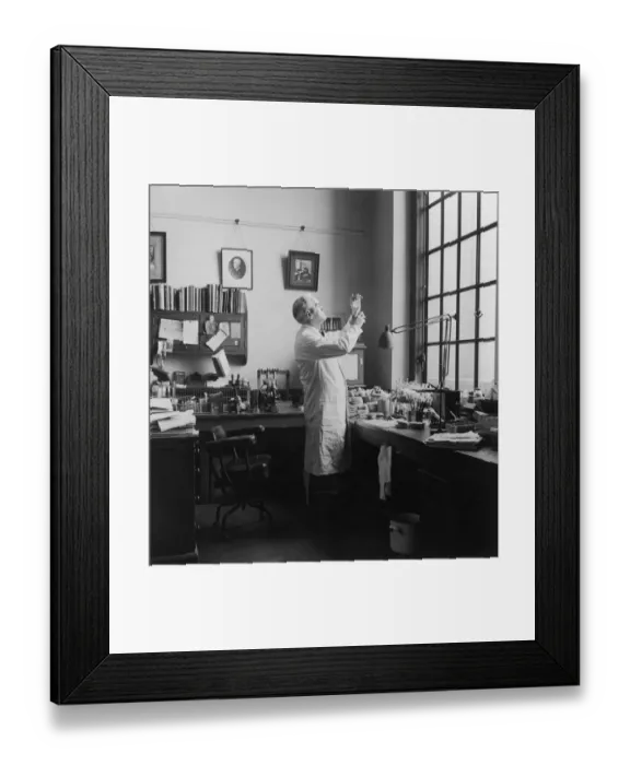 Framed Print : Fleming in his Lab / Photo Framed Print : Fleming in his Lab / Photo