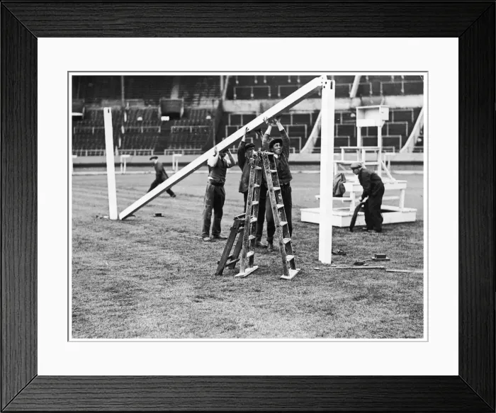 Framed Print : Wembley Workmen 1930 Framed Print : Wembley Workmen 1930