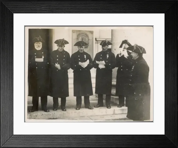 Framed Print : Chelsea Pensioners Sing Framed Print : Chelsea Pensioners Sing