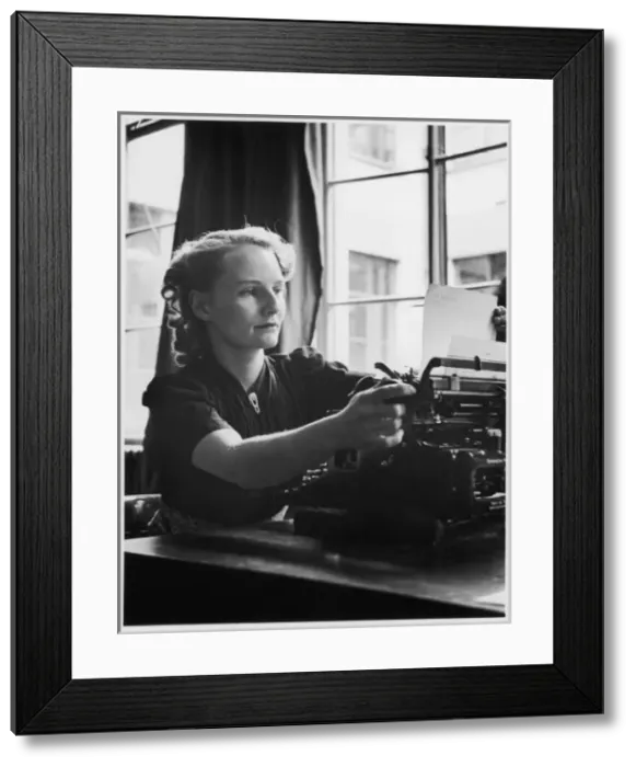 Framed Print : TYPIST 1940S Framed Print : TYPIST 1940S