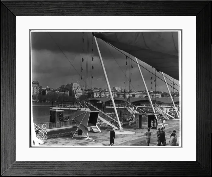 Framed Print : South Bank Promenade Framed Print : South Bank Promenade