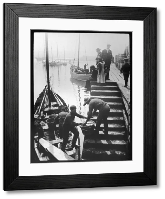 Framed Print : Fishing Boat at Staithes Framed Print : Fishing Boat at Staithes