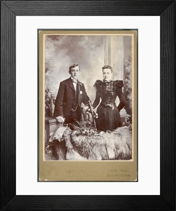 Framed Print : Couple at Ravensbourne Framed Print : Couple at Ravensbourne