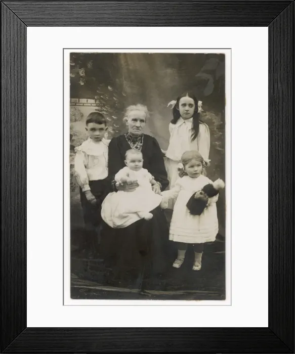 Framed Print : Grandmother / 4 Children Framed Print : Grandmother / 4 Children