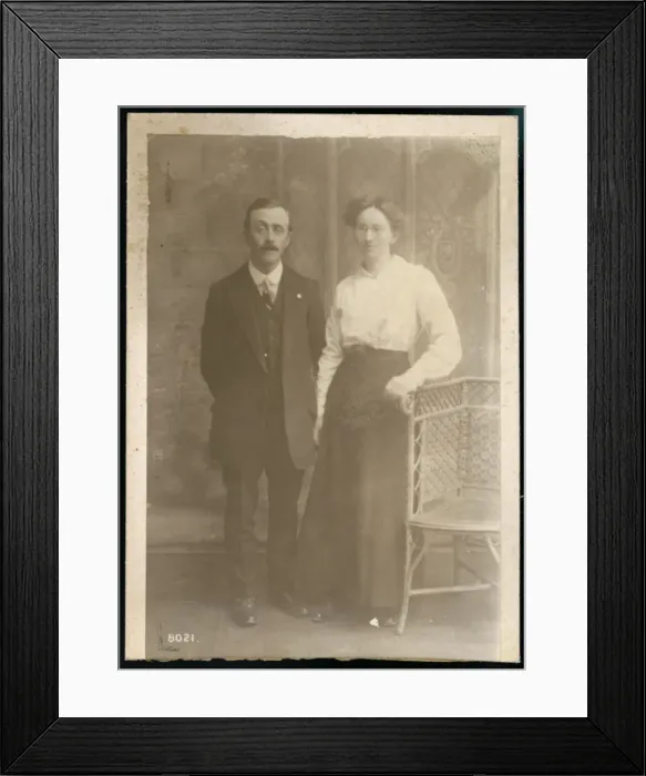 Framed Print : Husband / Wife Woodston Framed Print : Husband / Wife Woodston