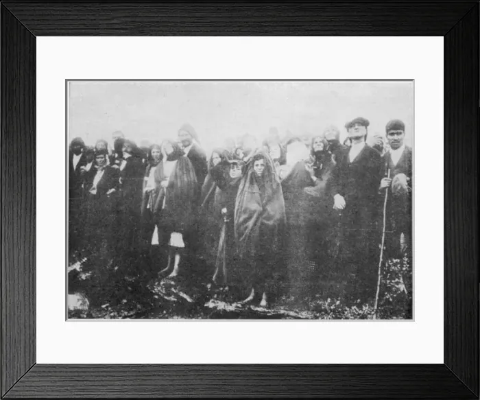 Framed Print : Fatima Crowd - 1 Framed Print : Fatima Crowd - 1