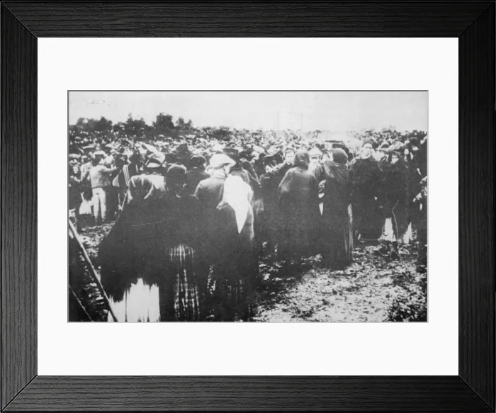 Framed Print : Fatima Crowd - 3 Framed Print : Fatima Crowd - 3