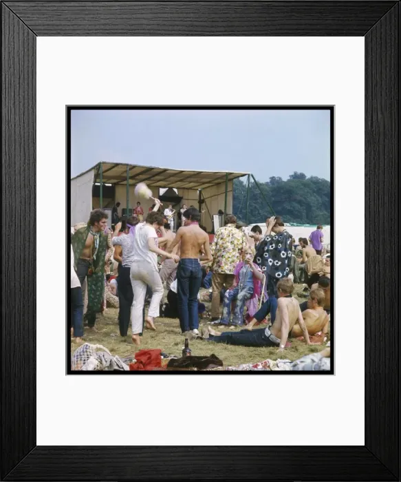 Framed Print : Hippies / Woburn 1967 Framed Print : Hippies / Woburn 1967