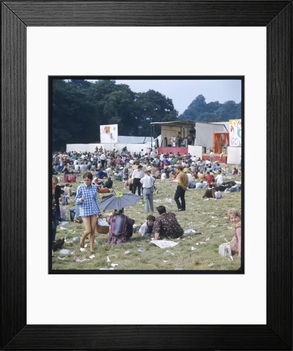 Framed Print : Hippies / Woburn 1967 Framed Print : Hippies / Woburn 1967