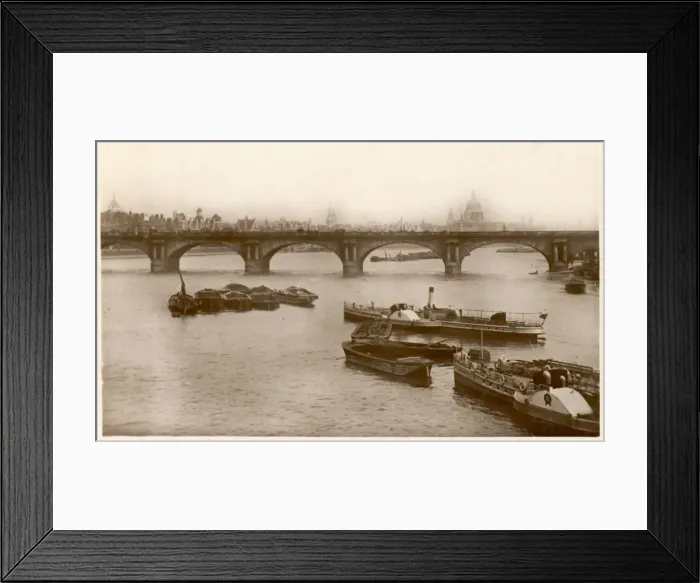 Framed Print : Waterloo Bridge 1917 Framed Print : Waterloo Bridge 1917
