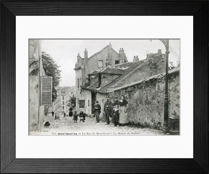 Framed Print : Montmartre / Berlioz House Framed Print : Montmartre / Berlioz House