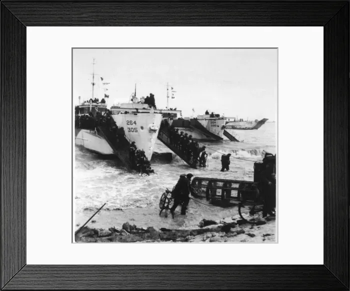 Framed Print : Allied Troops Land Framed Print : Allied Troops Land