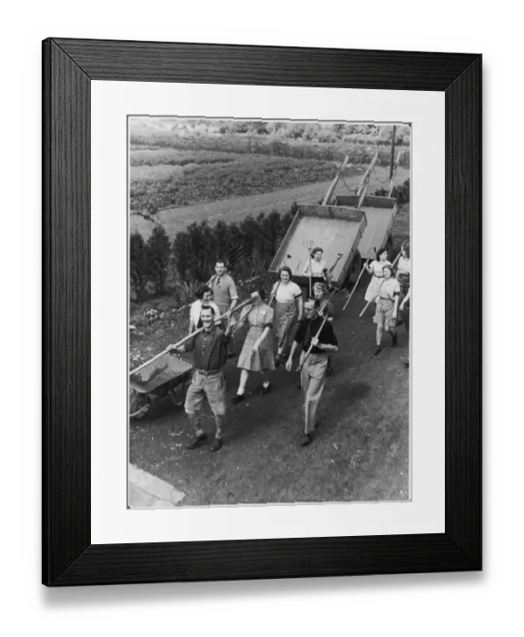 Framed Print : Allotment Workers Ww2 Framed Print : Allotment Workers Ww2