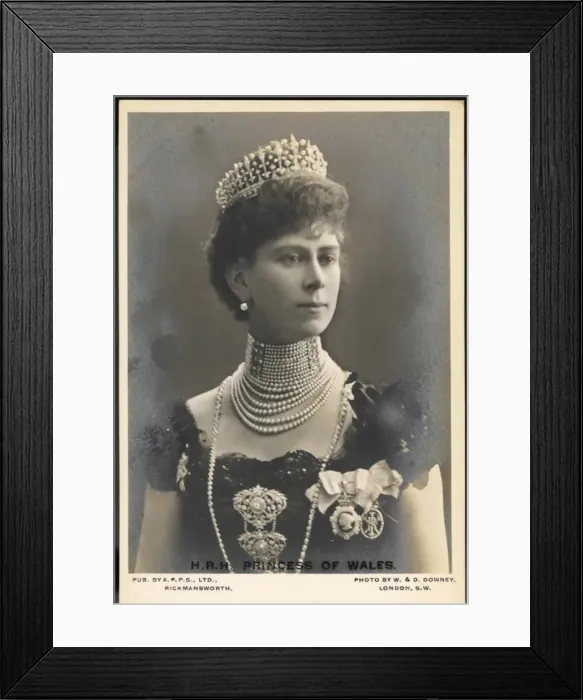 Framed Print : Queen Mary / Postcard Framed Print : Queen Mary / Postcard