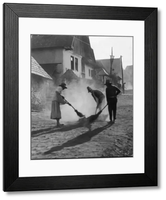 Framed Print : Social / Romania Streets Framed Print : Social / Romania Streets