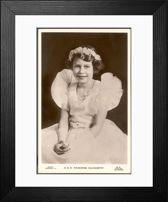 Framed Print : Elizabeth Ii / Frilly Dres Framed Print : Elizabeth Ii / Frilly Dres