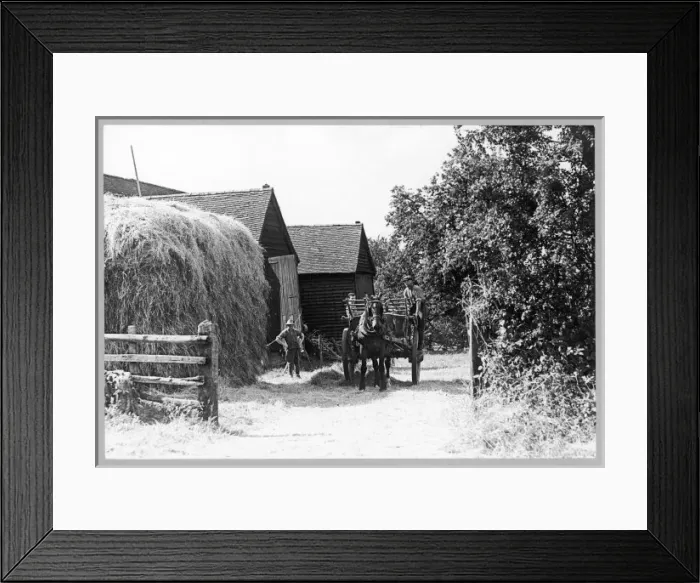 Framed Print : Farmers at Holmer Green Framed Print : Farmers at Holmer Green