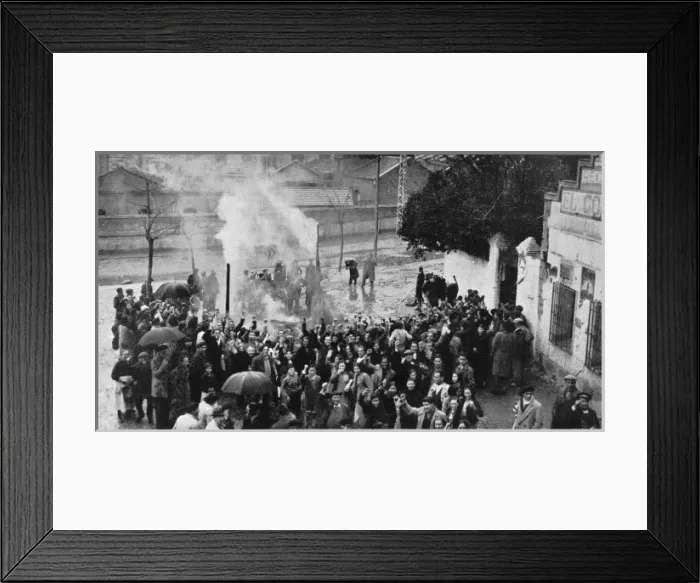 Framed Print : Civil War / Madrid Crowd Framed Print : Civil War / Madrid Crowd