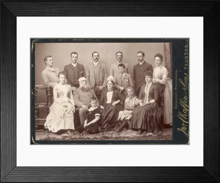 Framed Print : Family of 13 Photo Framed Print : Family of 13 Photo