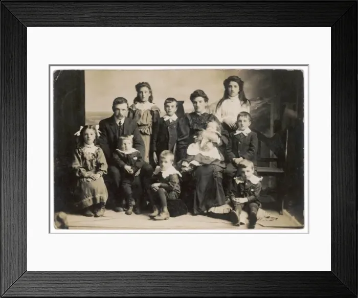 Framed Print : Family with 9 Children Framed Print : Family with 9 Children