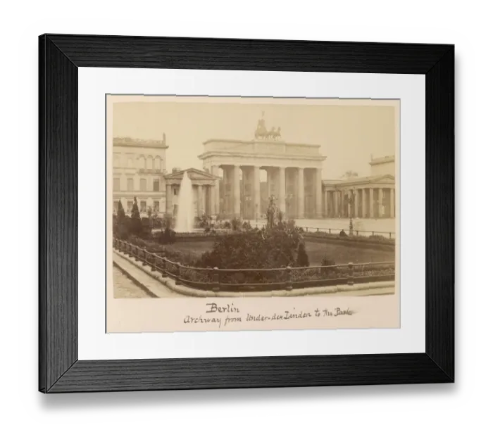 Framed Print : Berlin / Brandenburg Gate Framed Print : Berlin / Brandenburg Gate