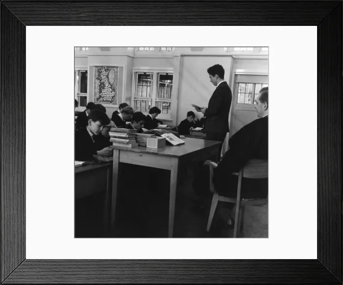 Framed Print : Pupils reading aloud in geography lesson Framed Print : Pupils reading aloud in geography lesson