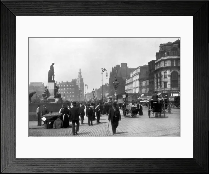 Framed Print : Manchester / Piccadilly Framed Print : Manchester / Piccadilly