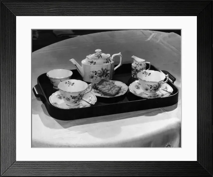 Framed Print : DERBY POSIES TEASET Framed Print : DERBY POSIES TEASET