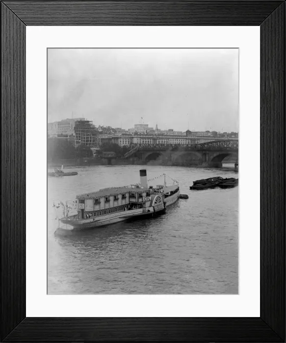 Framed Print : SHOW BOAT ON THAMES Framed Print : SHOW BOAT ON THAMES