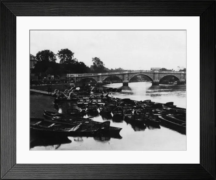 Framed Print : Empty Thames Punts Framed Print : Empty Thames Punts