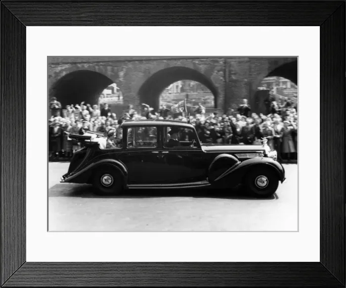 Framed Print : Queen Elizabeth II and Prince Philip Framed Print : Queen Elizabeth II and Prince Philip
