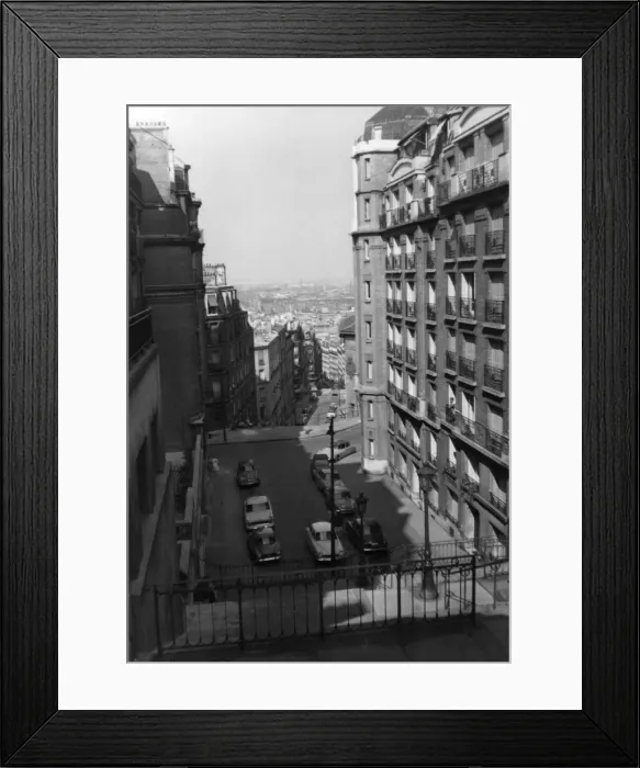 Framed Print : Street scene in Montmartre, Paris, France Framed Print : Street scene in Montmartre, Paris, France