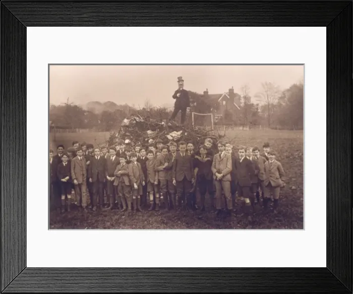Framed Print : Boys Big Bonfire / Photo Framed Print : Boys Big Bonfire / Photo