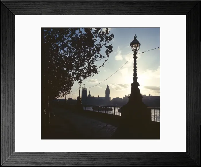 Framed Print : Embankment and Houses of Parliament, London Framed Print : Embankment and Houses of Parliament, London