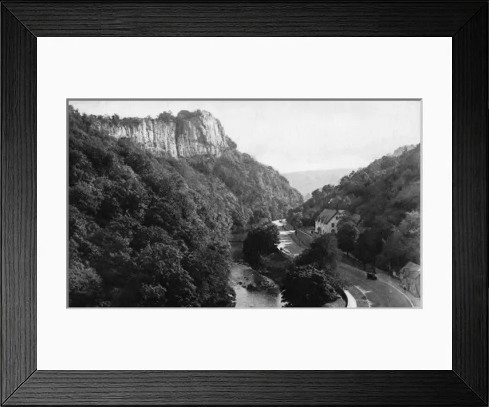 Framed Print : View of High Tor, Matlock Dale, Derbyshire Framed Print : View of High Tor, Matlock Dale, Derbyshire