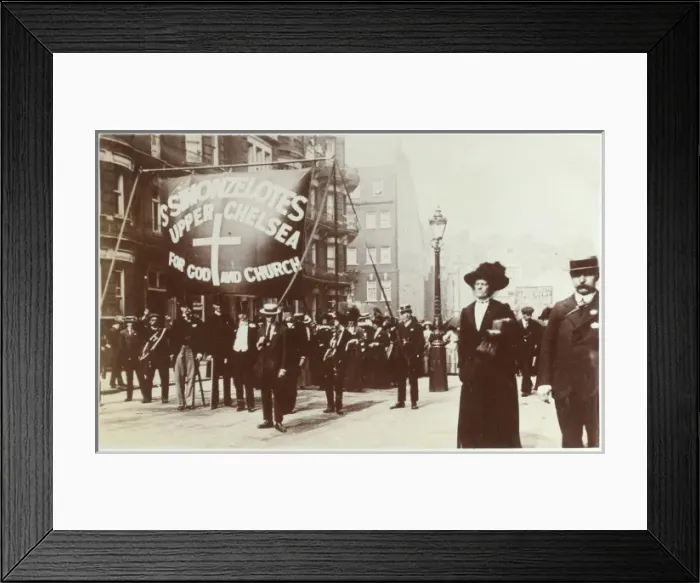 Framed Print : Cadogan Street, Chelsea, London Framed Print : Cadogan Street, Chelsea, London